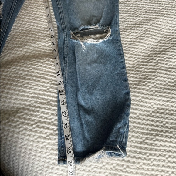 A&F Straight Leg Ultra High Rise Distressed Jeans - Picture 4 of 7